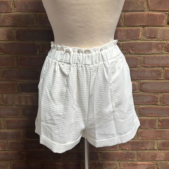 Entro Women’s White Textured Long Sleeve Top & Short Set Size Medium NEW - Picture 9 of 14